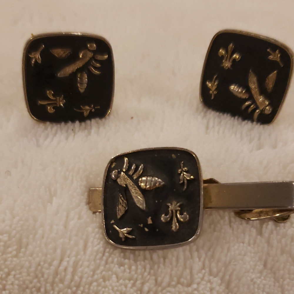 Vintage Napolean Bee Black and Gold Cufflinks Set